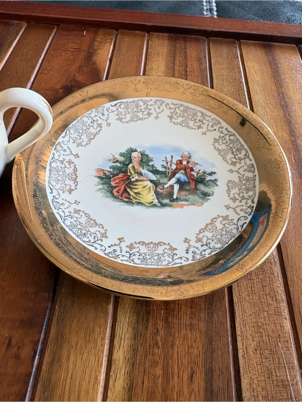 Vtg Sabin Crest O Gold Colonial Courting Couple 22k Low Cup Saucer w Gold Stand
